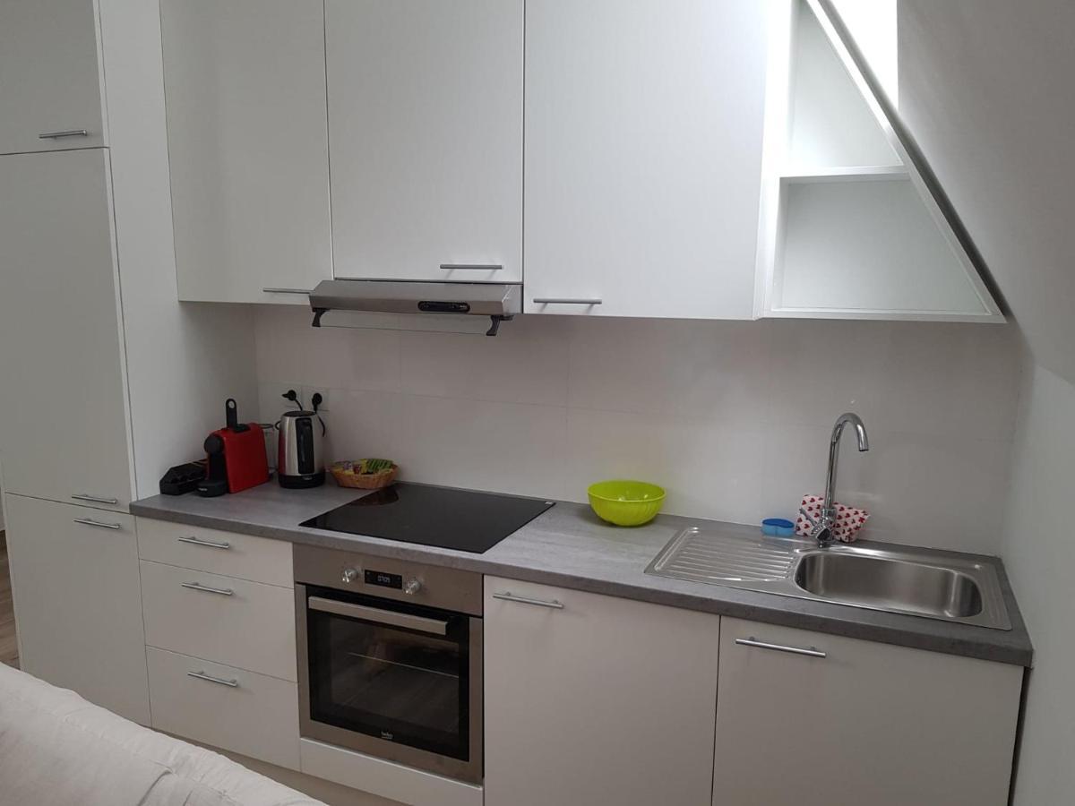 Al In Den Aap Gelogeerd? Apartment Mechelen Bagian luar foto