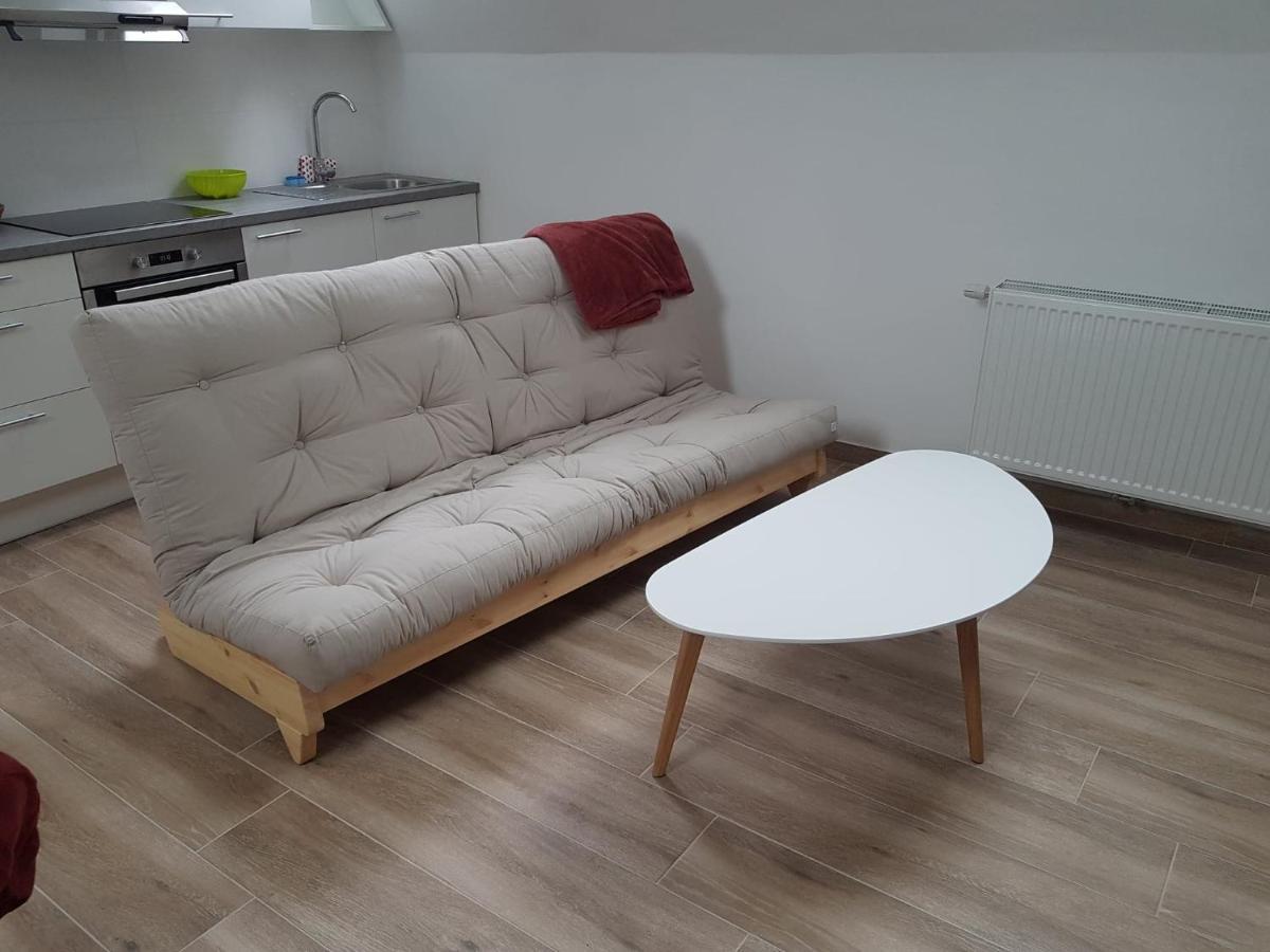 Al In Den Aap Gelogeerd? Apartment Mechelen Bagian luar foto